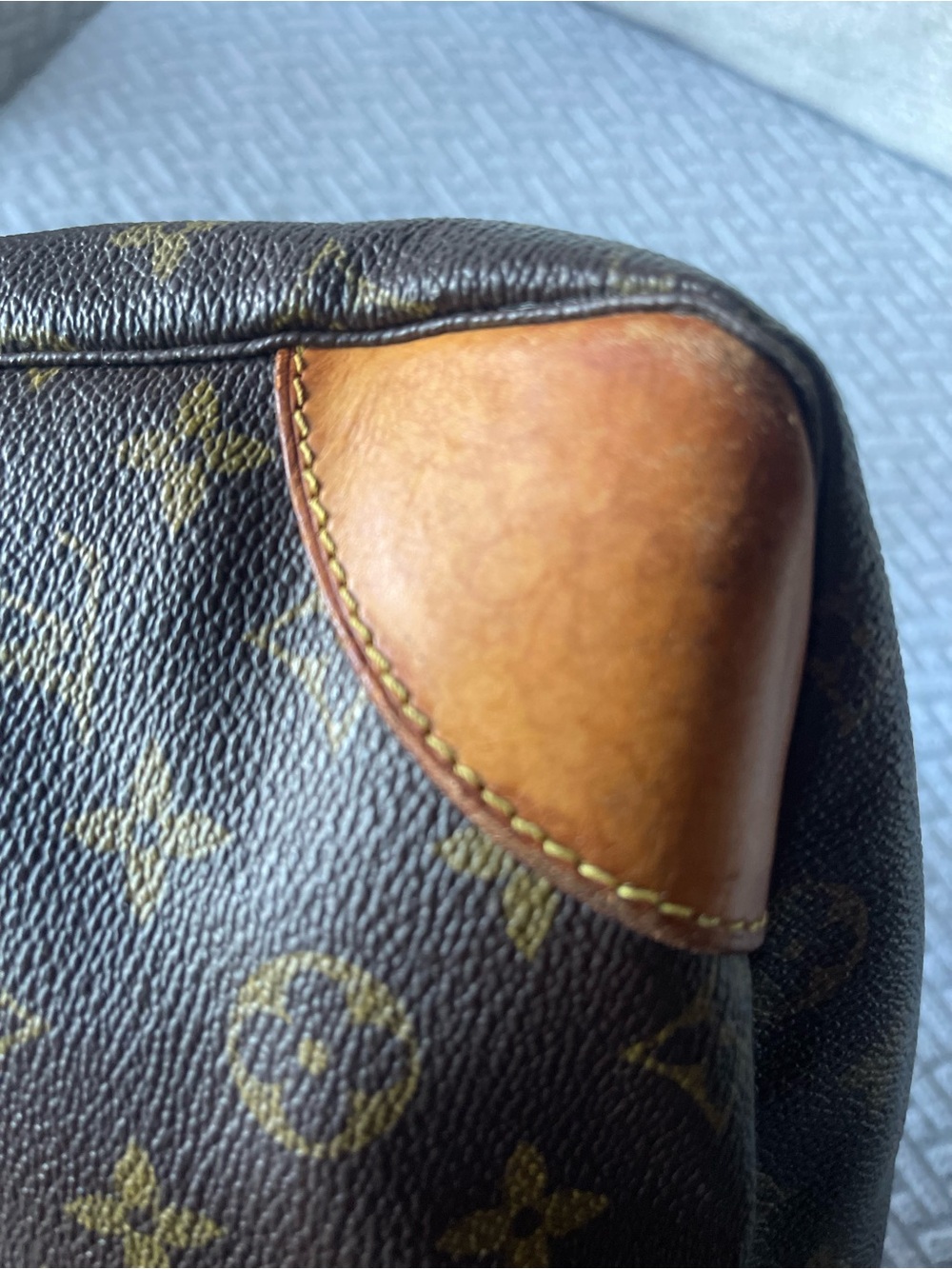 Louis Vuitton Monogram Canvas Shoulder Bag with Natural Leather Trim - Picture 4 of 15